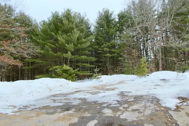 $975,000 | 101 Page Road, Litchfield, NH 03052