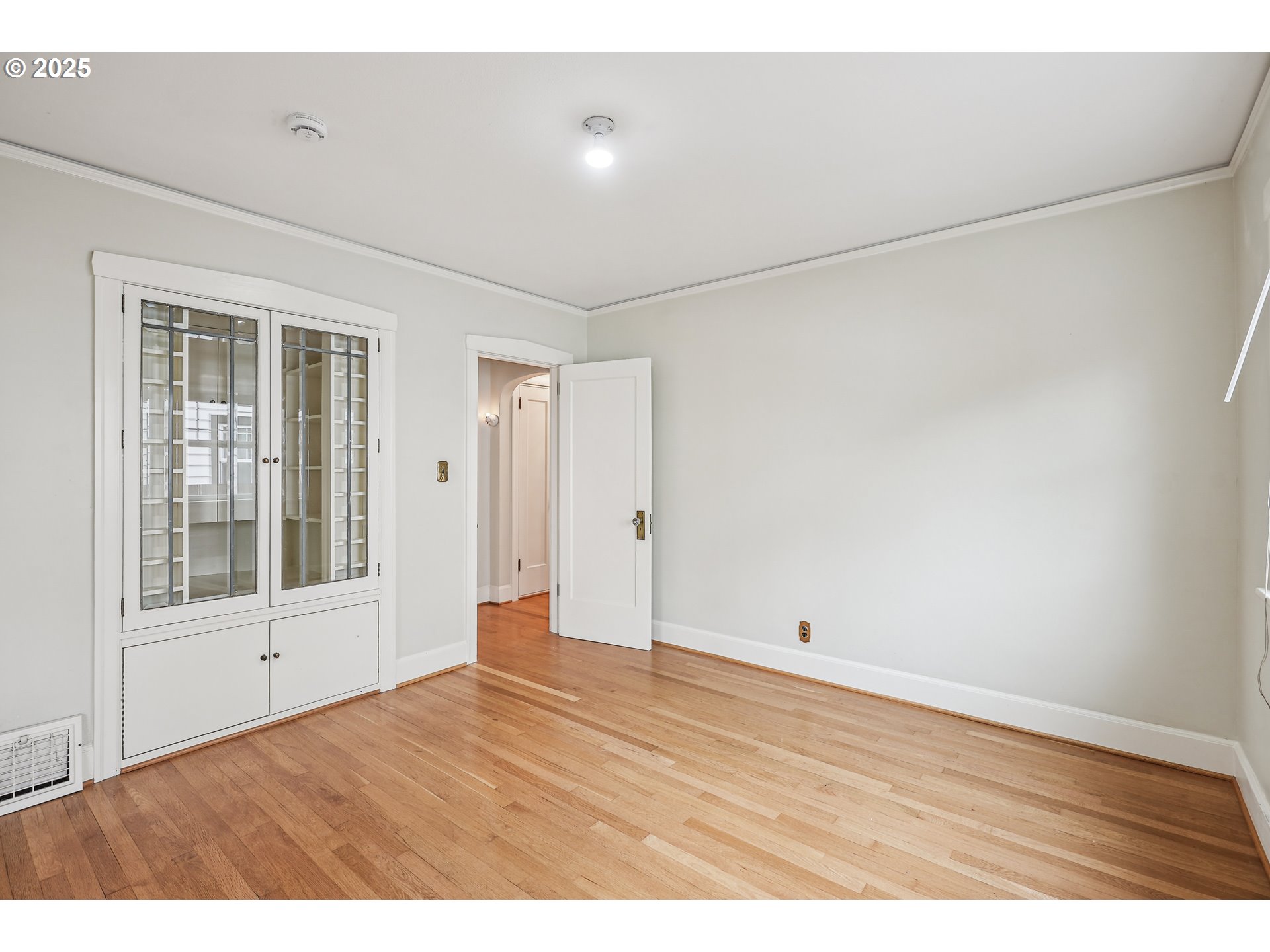 4324 Southeast 28th Avenue Portland, OR 97202 - Photo 19 of 42 a view of an empty room with wooden floor and a window