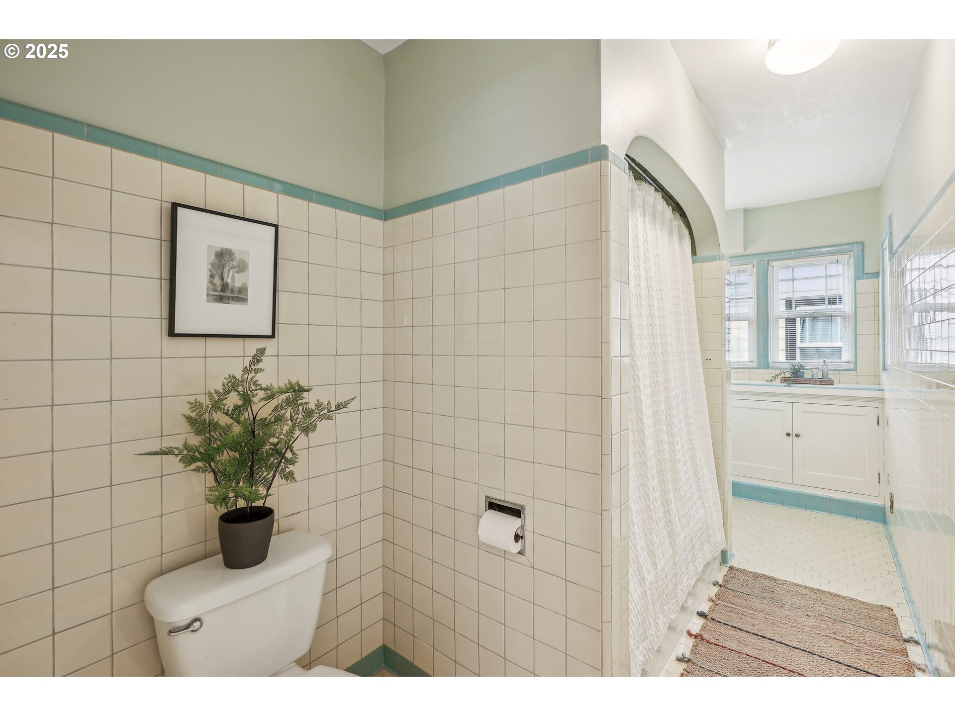 4324 Southeast 28th Avenue Portland, OR 97202 - Photo 20 of 42 a bathroom with a shower