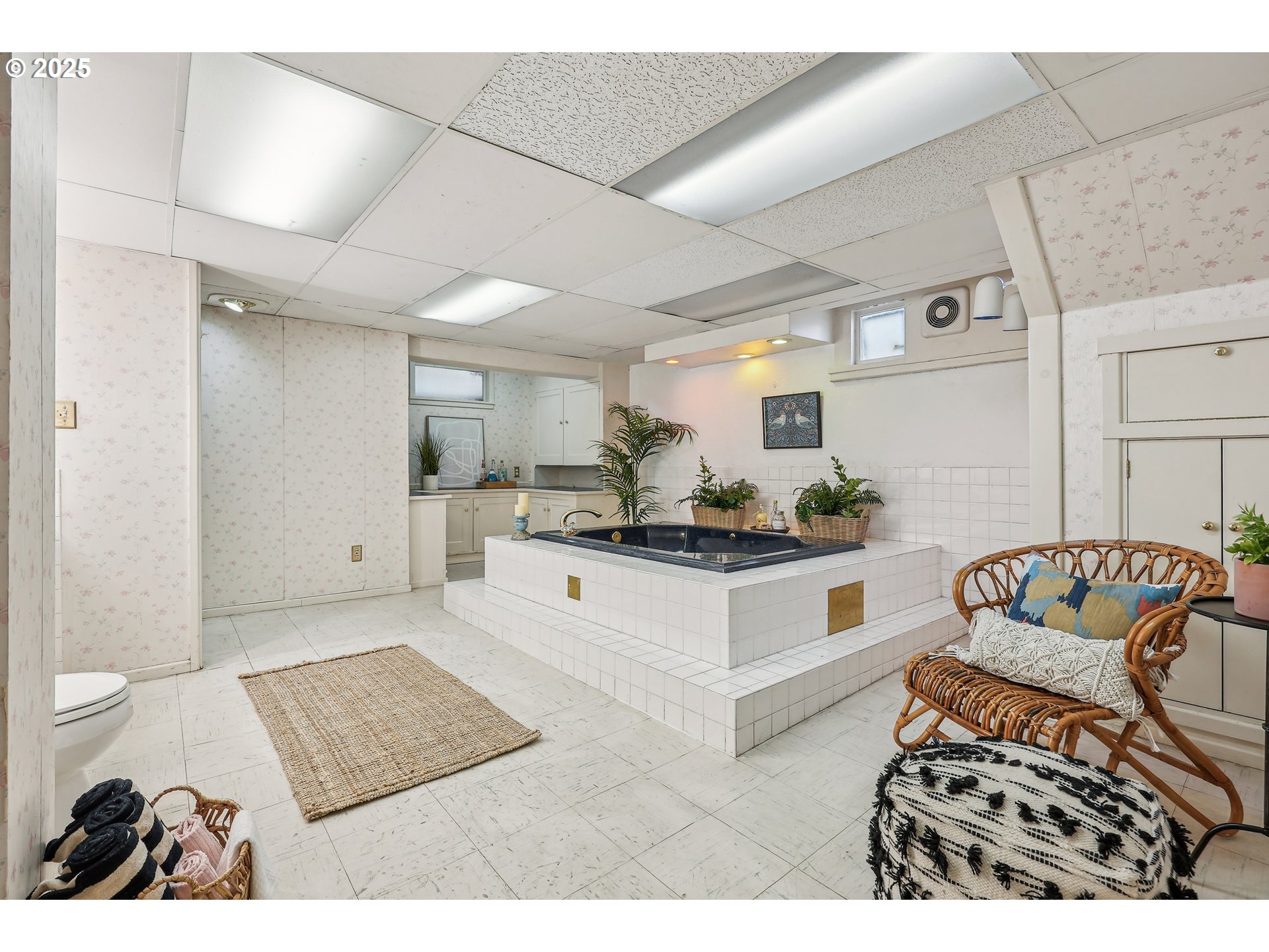 4324 Southeast 28th Avenue Portland, OR 97202 - Photo 34 of 42 a living room with furniture and a rug