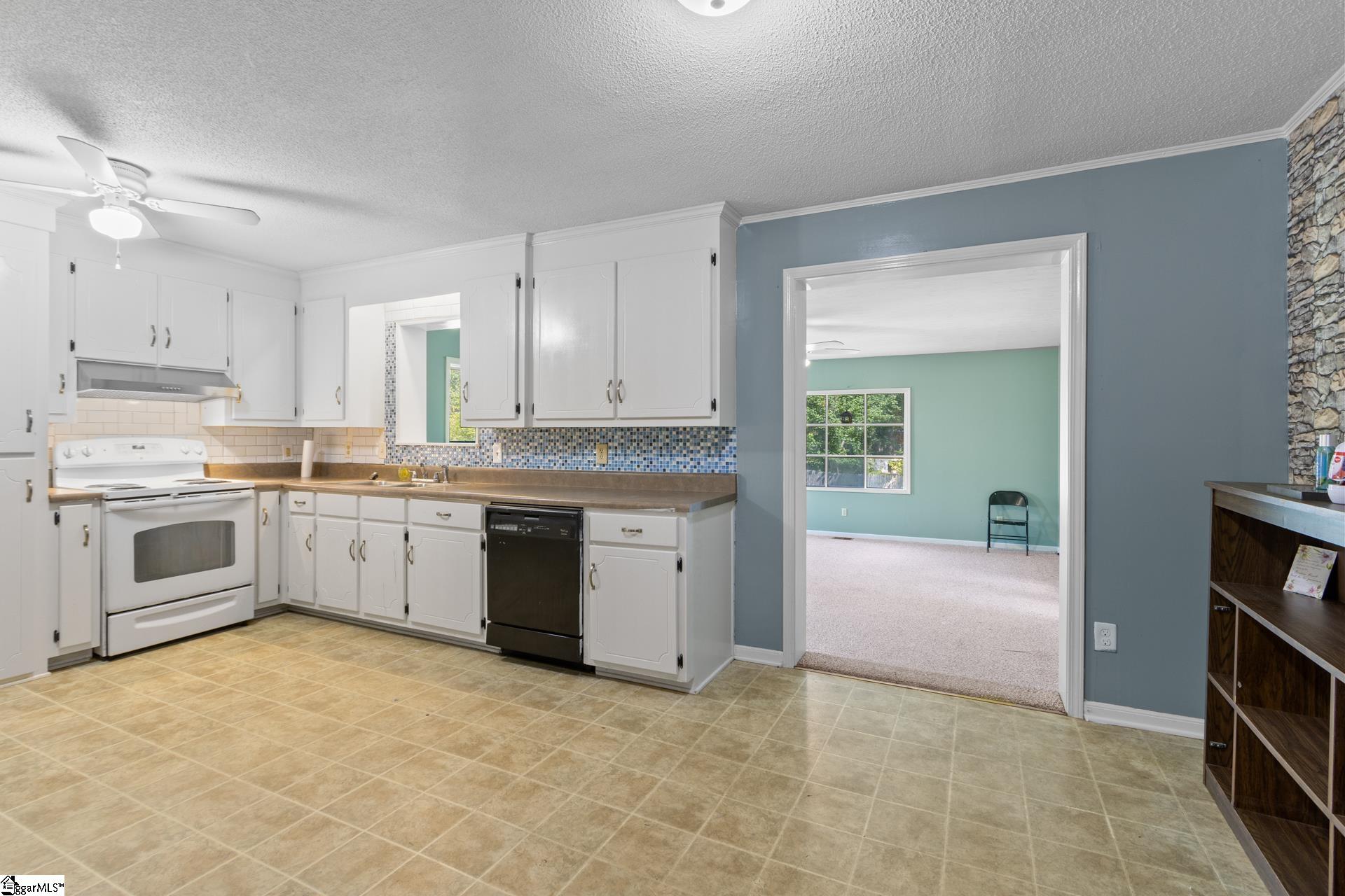 125 State Rd S-42-8392 Boiling Springs, SC 29316 - Photo 9 of 42