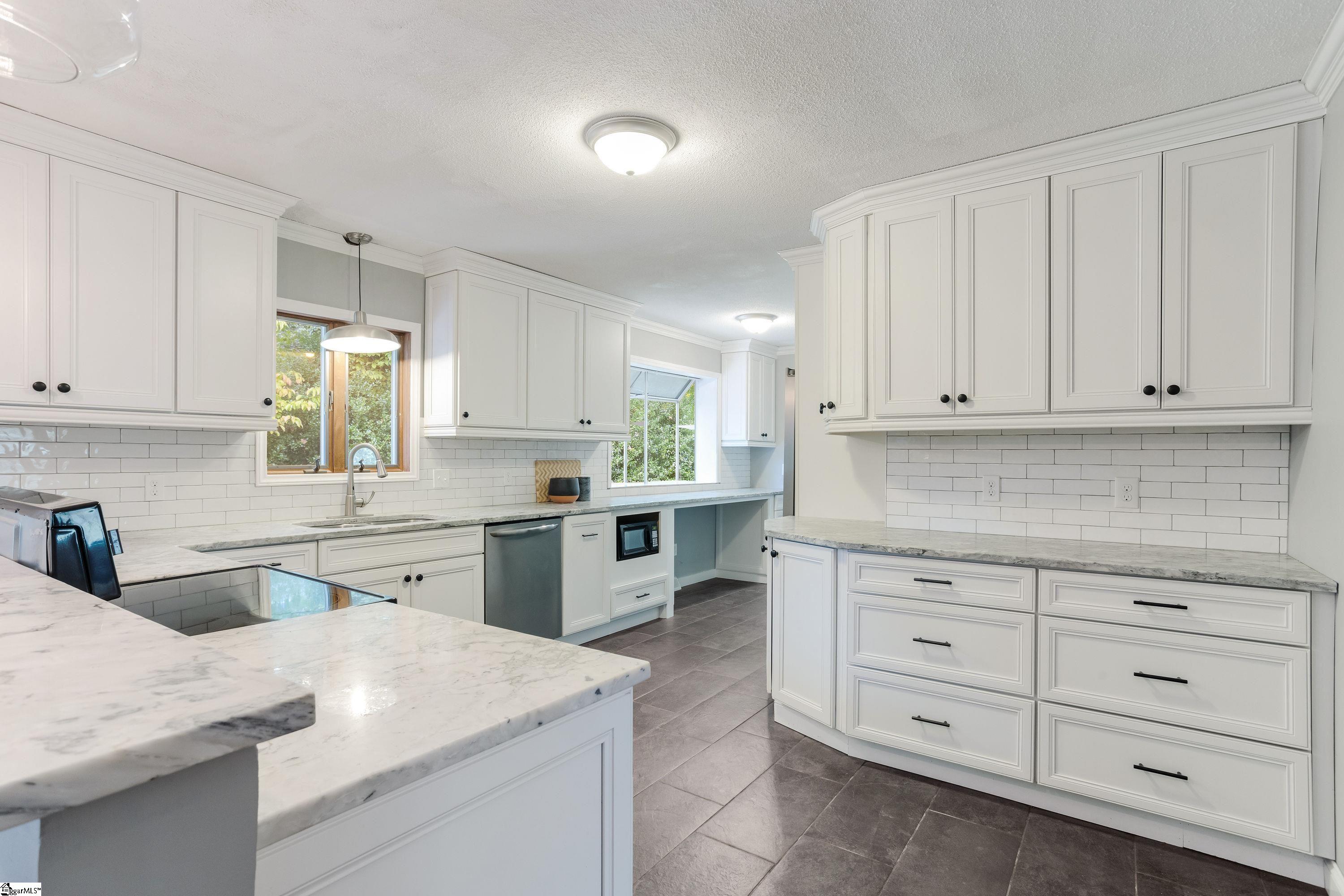 226 Camelot Road Clemson, SC 29631 - Photo 6 of 36 Gallery Image 6