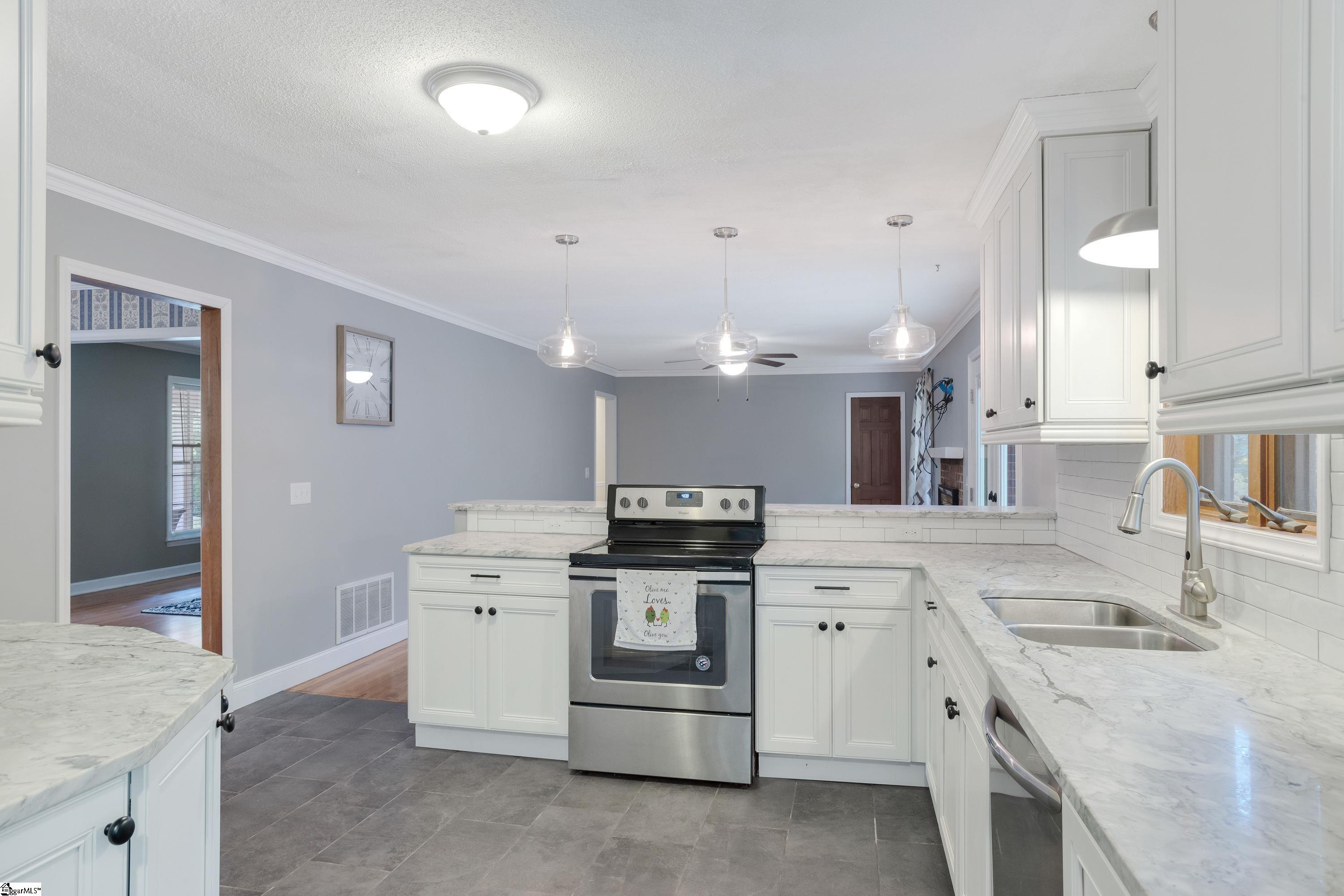 226 Camelot Road Clemson, SC 29631 - Photo 8 of 36 Gallery Image 8