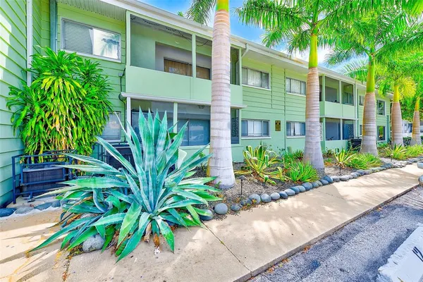 $1,395 | 1329 Drew Street, Unit 11, Clearwater, FL 33755