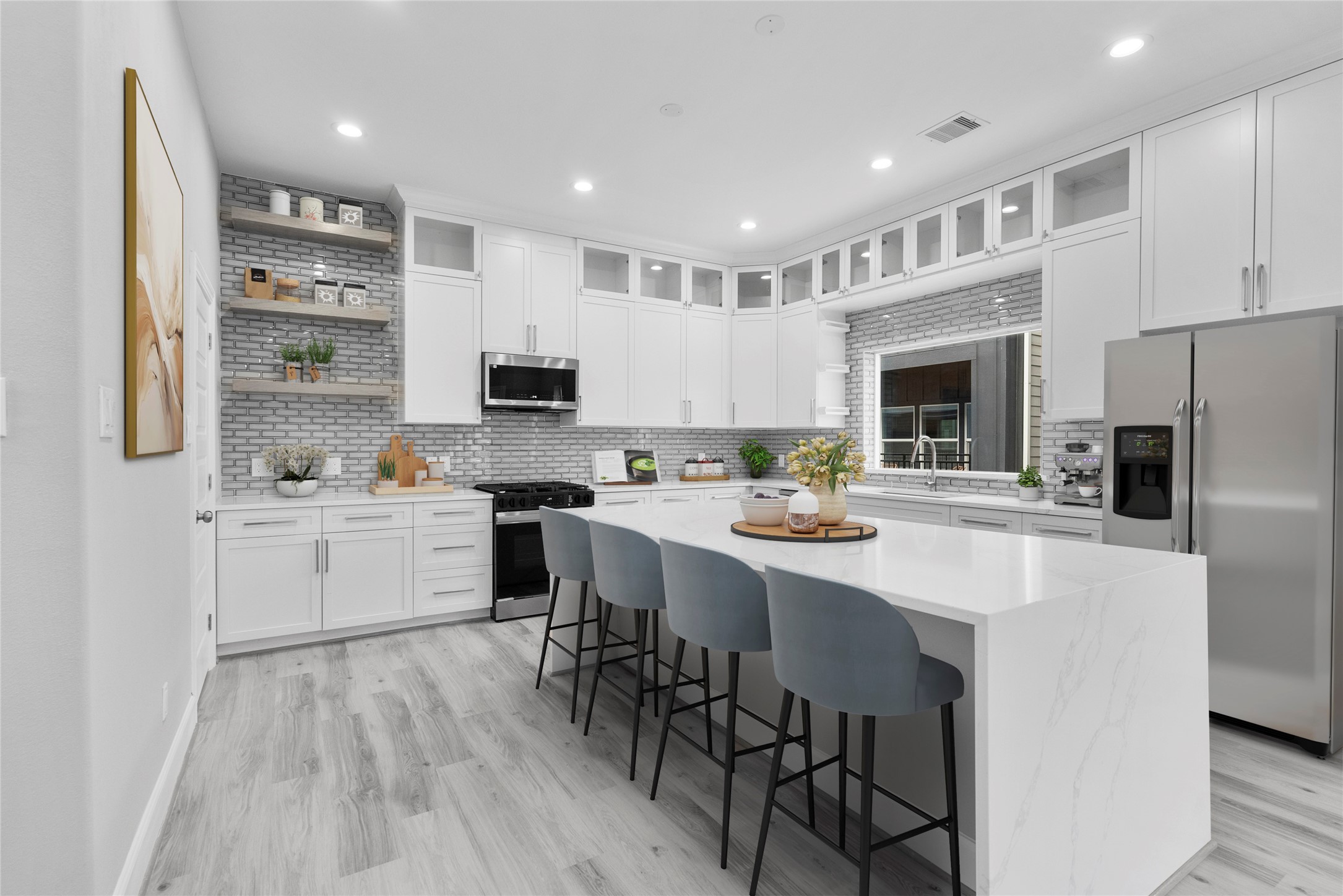 1210 West 17th Street, Unit E Houston, TX 77008 - Photo 14 of 36 Kitchen - Virtual staged to illustrate potential - second floor