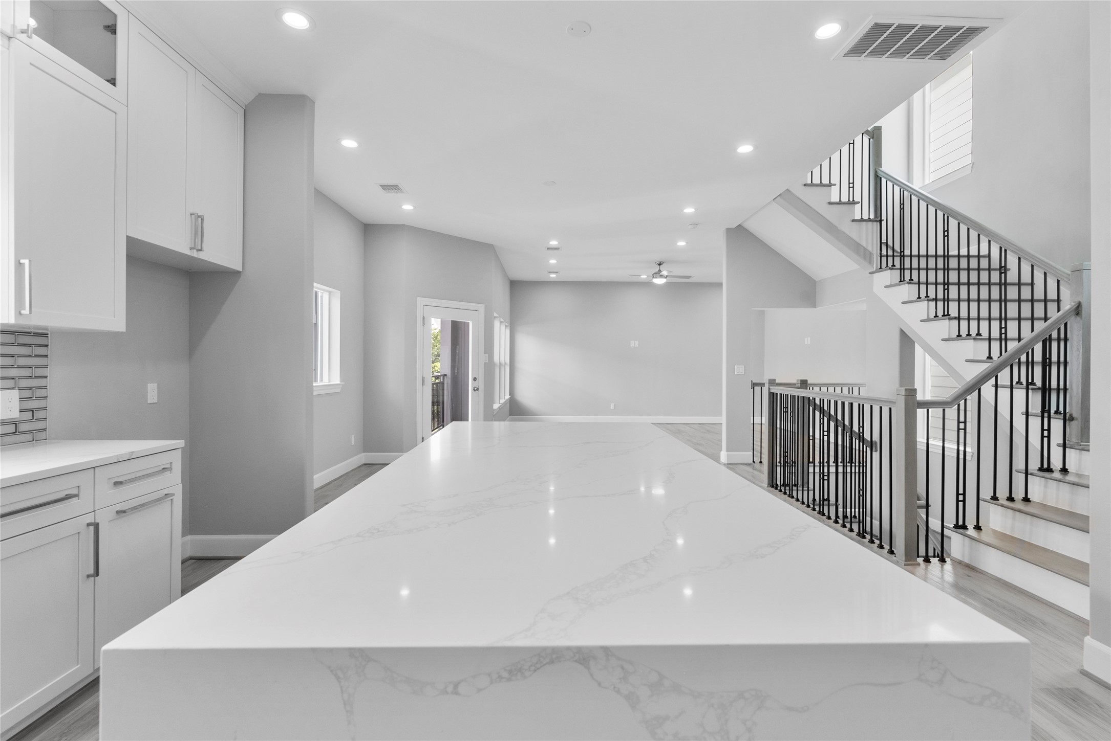 1210 West 17th Street, Unit E Houston, TX 77008 - Photo 18 of 36 8 foot waterfall island