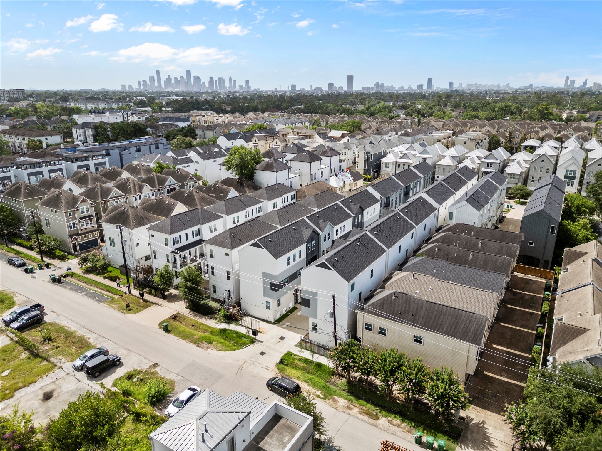 1210 West 17th Street, Unit E Houston, TX 77008 - Photo 31 of 36 Arial view of the site with the Skyline in the background
