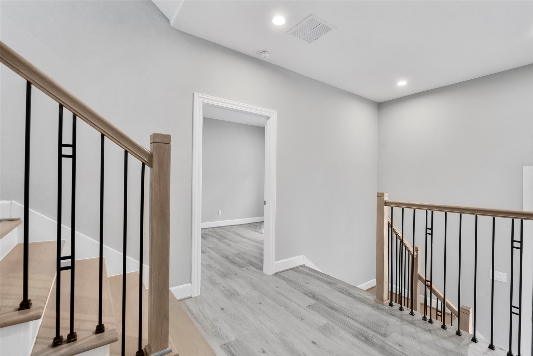 1210 West 17th Street, Unit E Houston, TX 77008 - Photo 4 of 36 Landing with guest bedroom downstairs