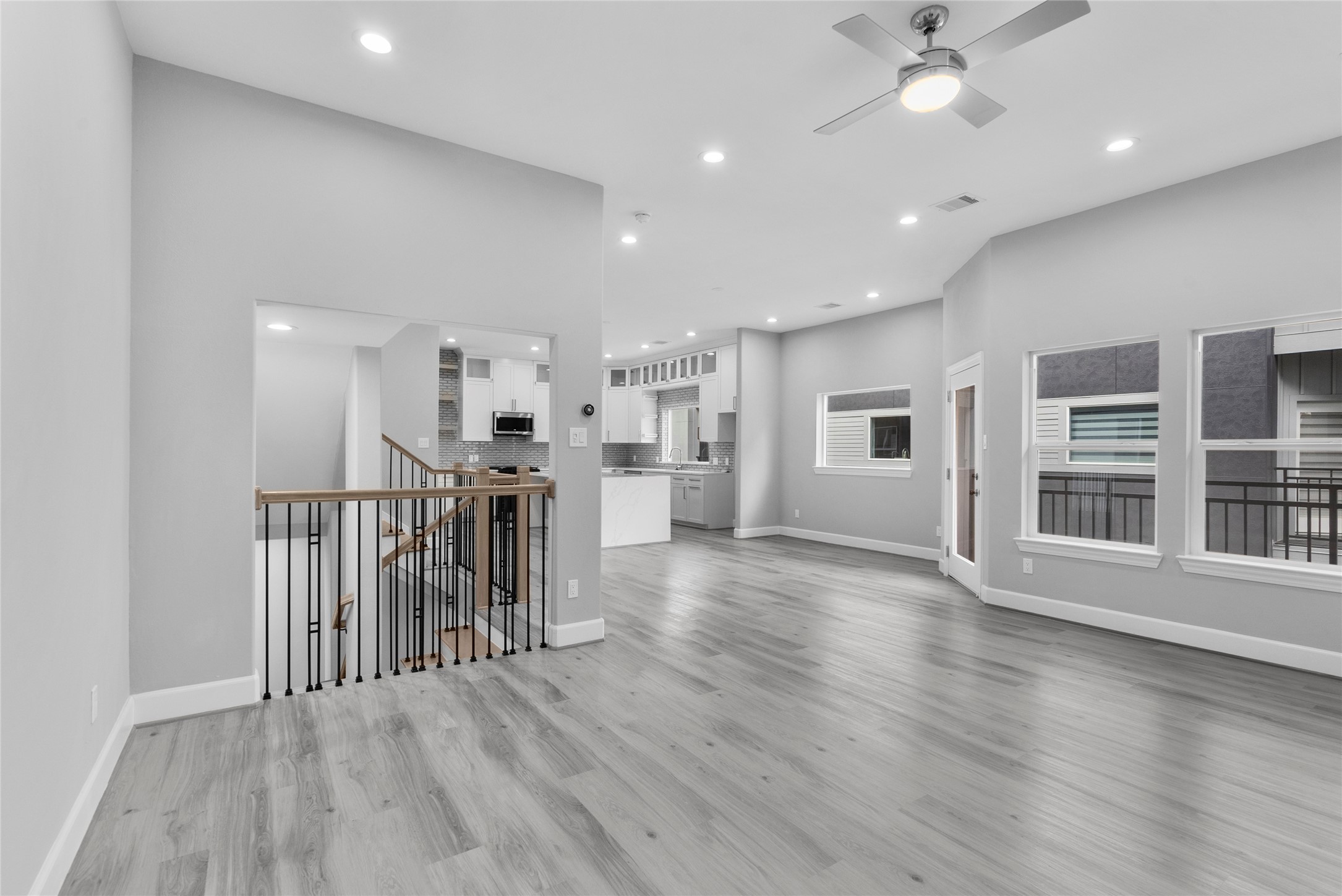1210 West 17th Street, Unit E Houston, TX 77008 - Photo 8 of 36 Family room opens to the dining area and kitchen - 2nd floor