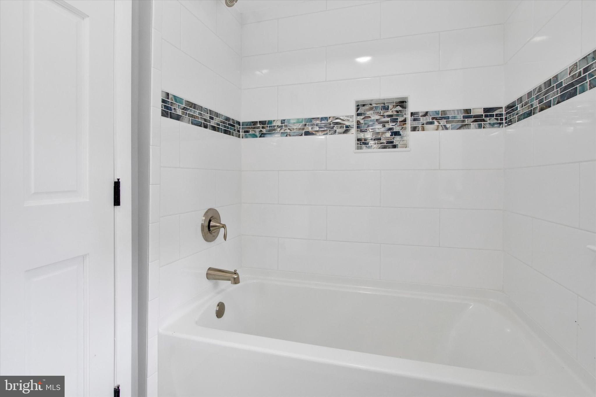 1611 Alsace Road Reading, PA 19604 - Photo 28 of 38 2nd floor bath