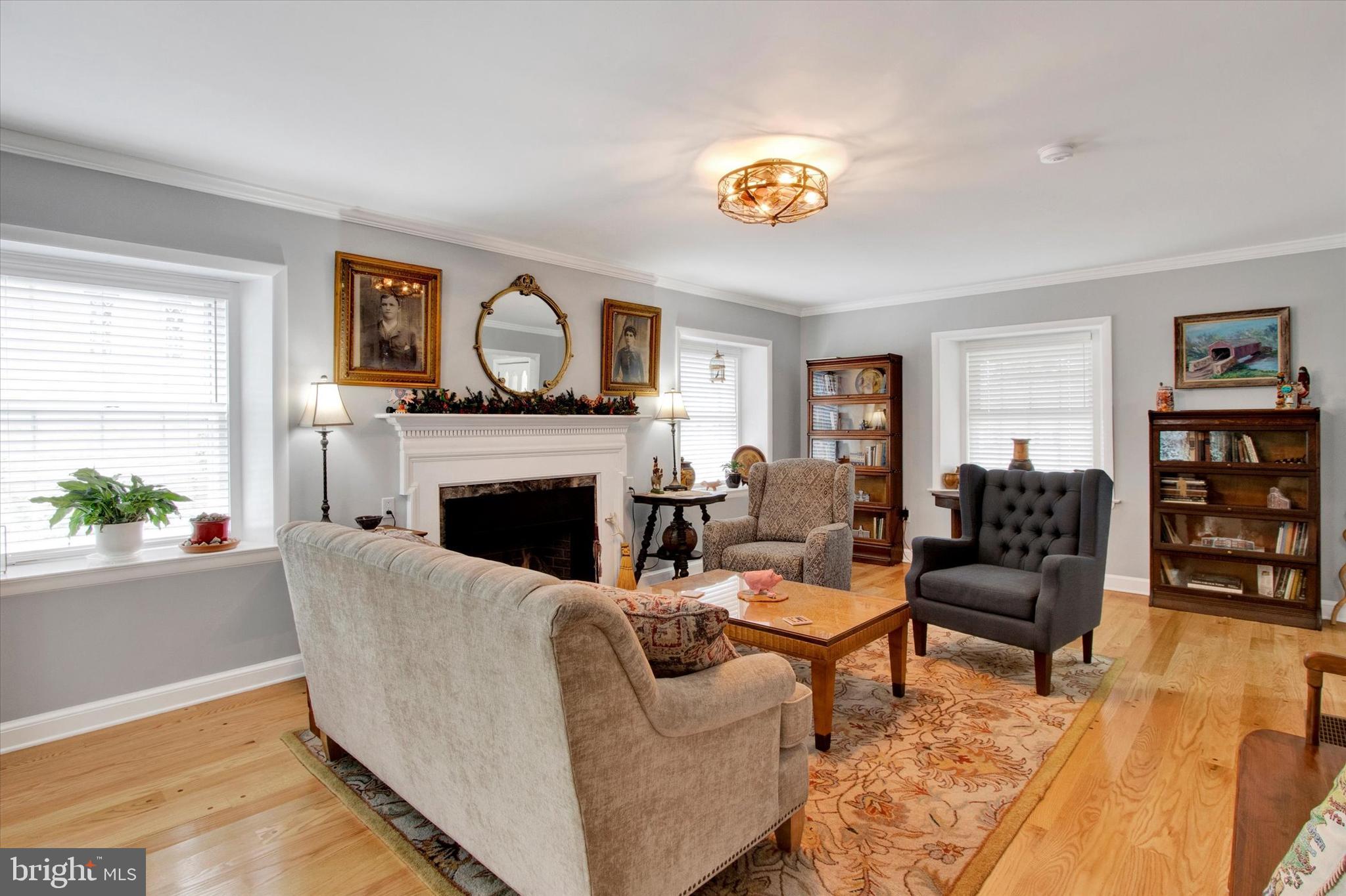 1611 Alsace Road Reading, PA 19604 - Photo 5 of 38 living