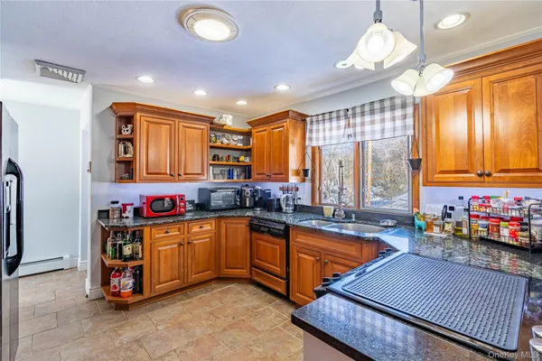 $499,999 | 77 Colburn Drive, Poughkeepsie, NY 12603