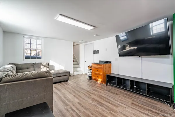 $499,999 | 77 Colburn Drive, Poughkeepsie, NY 12603