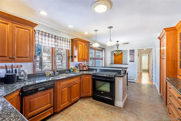 $499,999 | 77 Colburn Drive, Poughkeepsie, NY 12603