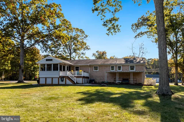 a view of a house with a large trees