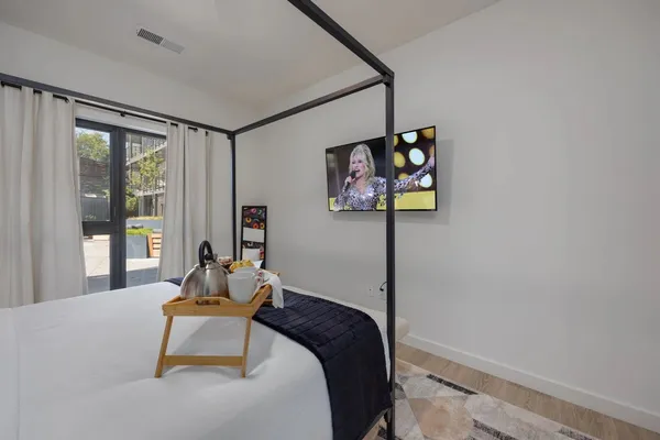 $3,495 | 635 7th Avenue South, Unit 212, Nashville, TN 37203