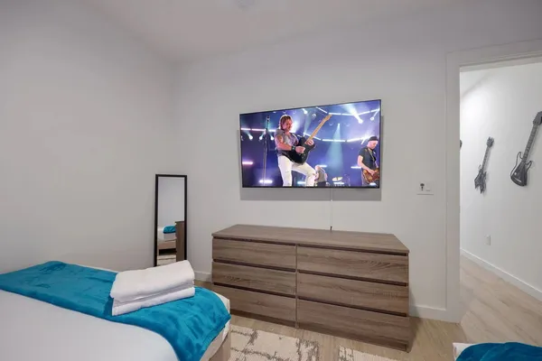 $3,495 | 635 7th Avenue South, Unit 212, Nashville, TN 37203