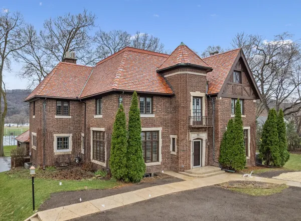 $950,000 | 51 West Sarnia Street, Winona, MN 55987