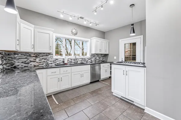 $950,000 | 51 West Sarnia Street, Winona, MN 55987