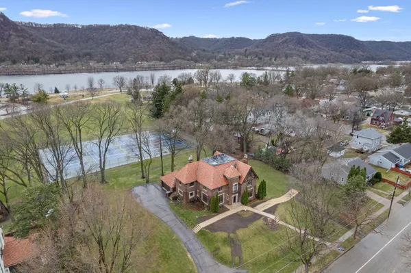 $950,000 | 51 West Sarnia Street, Winona, MN 55987