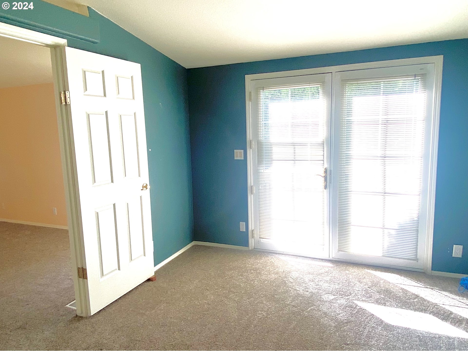 865 Western Way Florence, OR 97439 - Photo 15 of 26 an empty room with windows