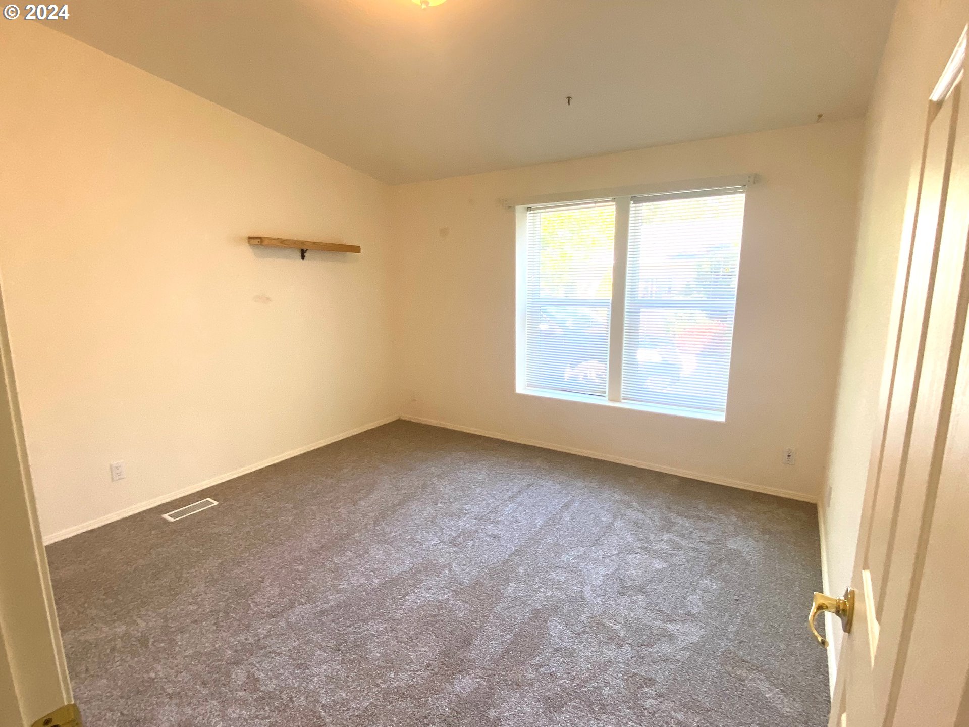 865 Western Way Florence, OR 97439 - Photo 17 of 26 an empty room with windows