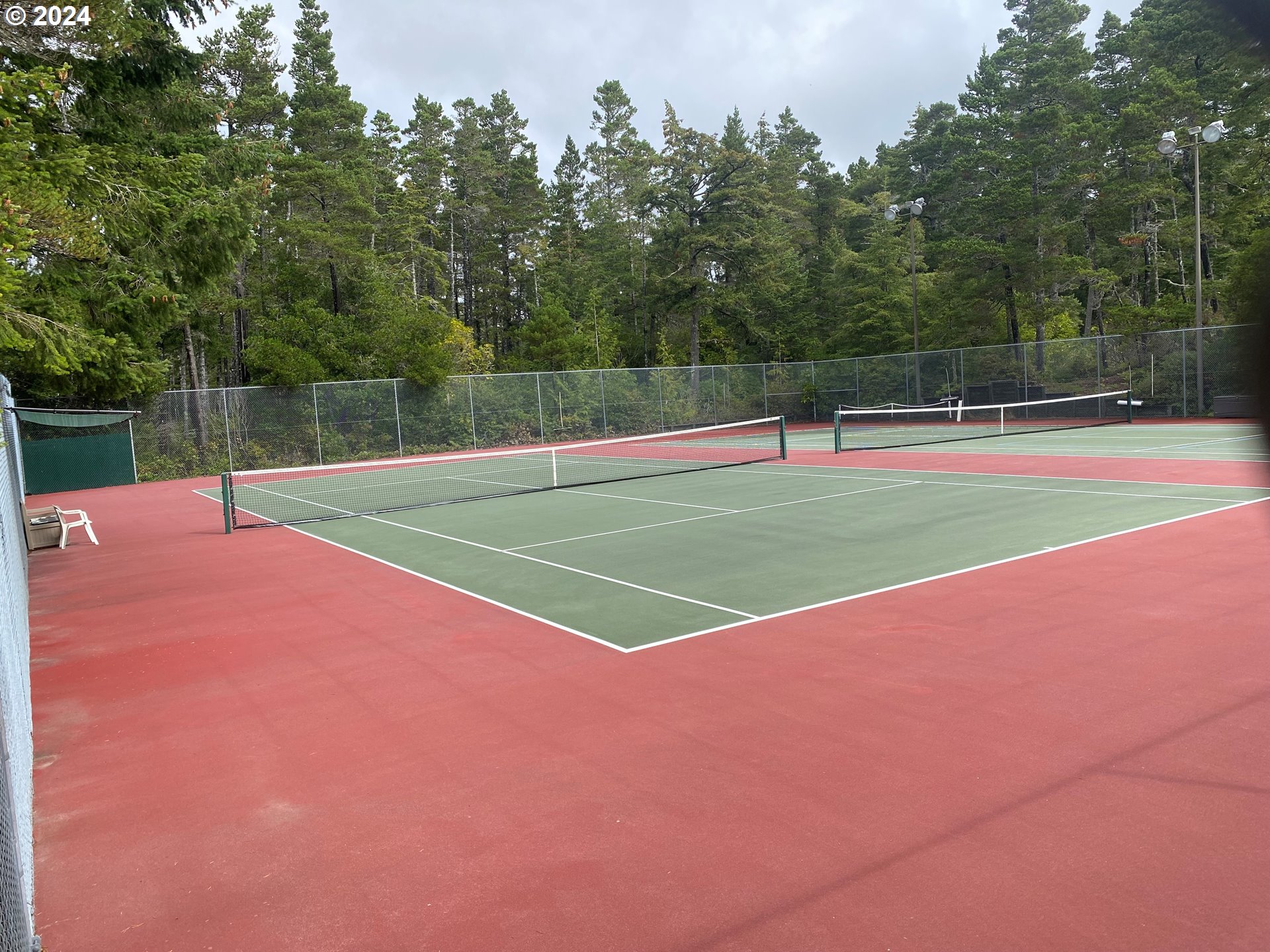 865 Western Way Florence, OR 97439 - Photo 23 of 26 a view of a tennis court