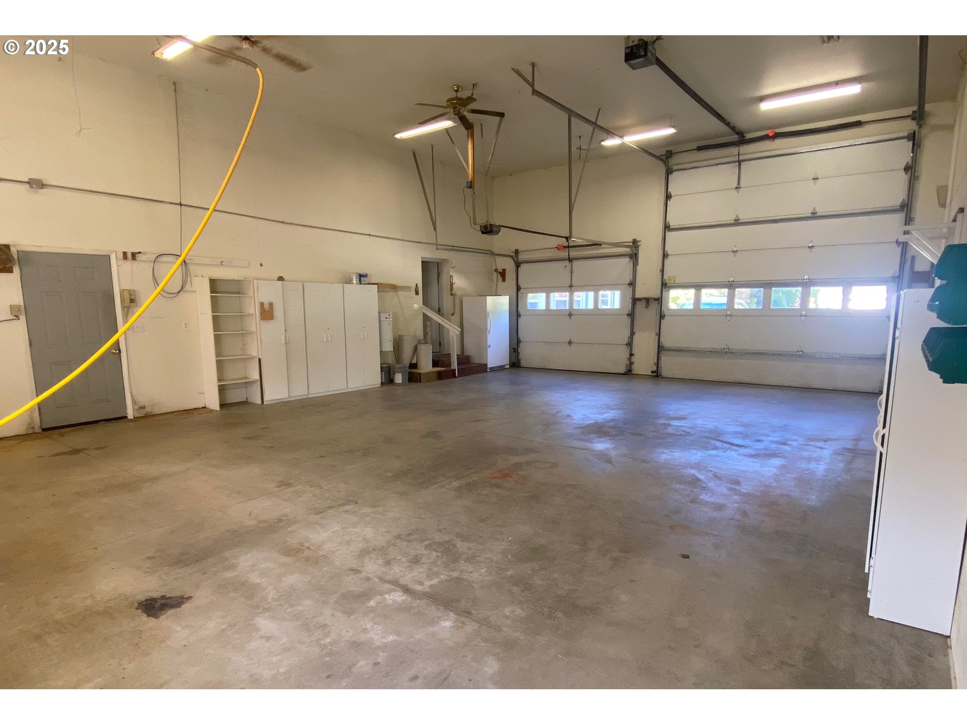 865 Western Way Florence, OR 97439 - Photo 25 of 26 a view of a garage