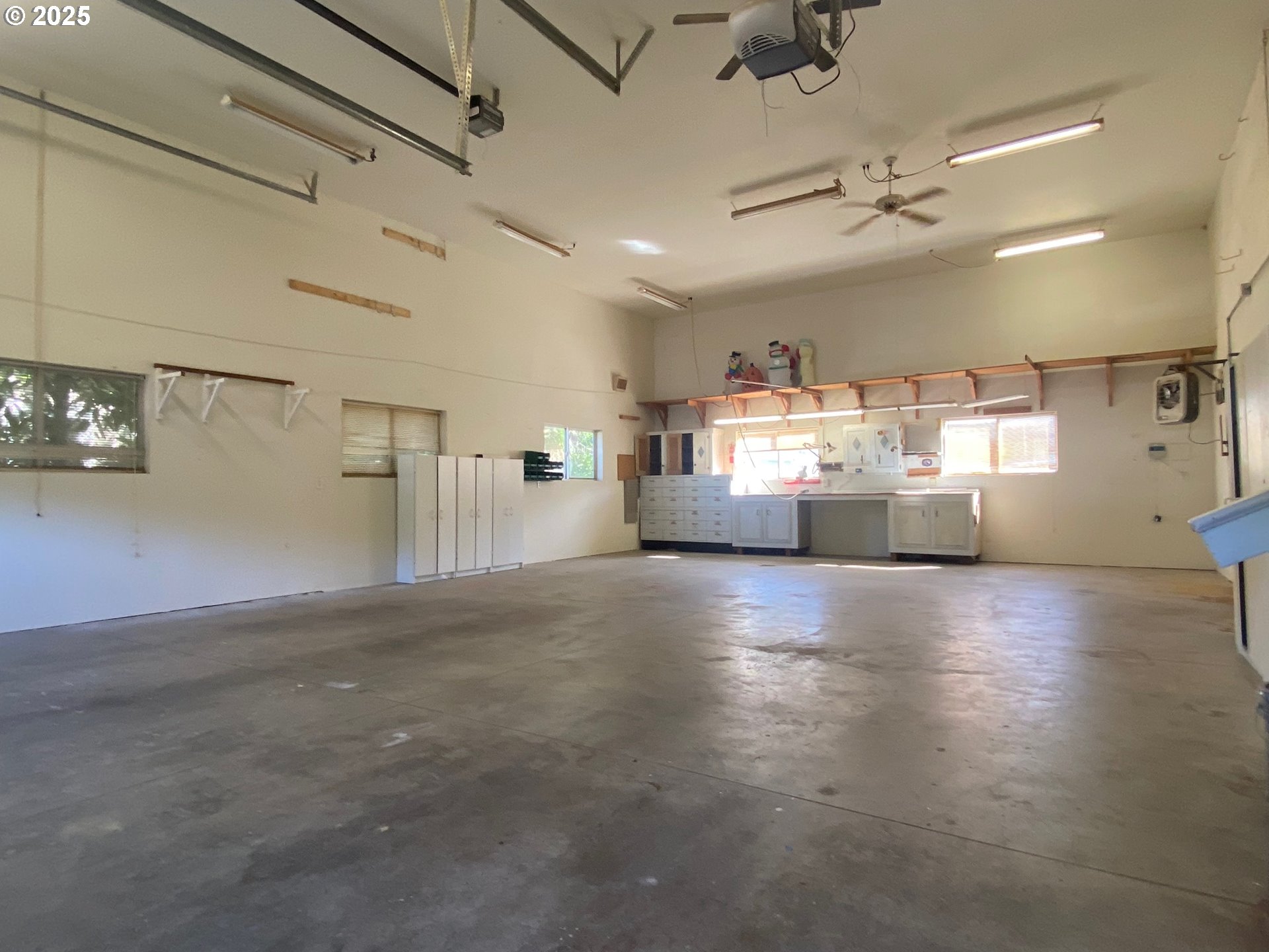 865 Western Way Florence, OR 97439 - Photo 26 of 26 a view of empty room with kitchen and window