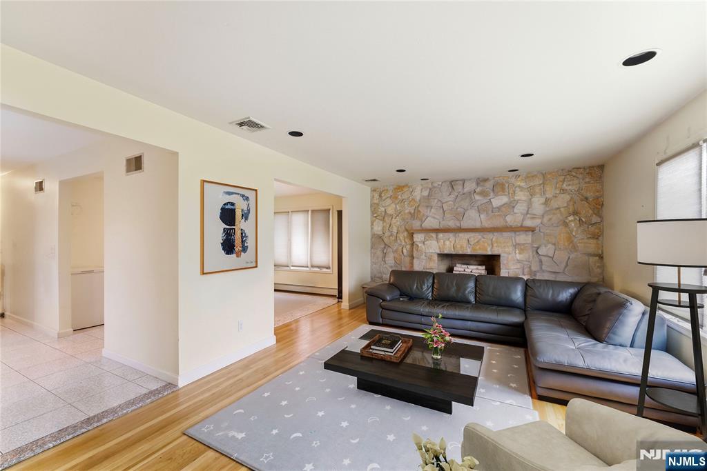 767 Kingsland Avenue Ridgefield, NJ 07657 - Photo 2 of 49