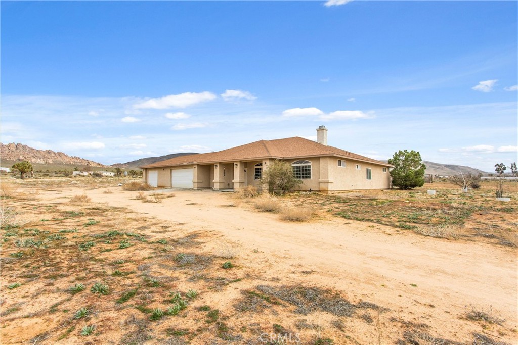 26525 Papago Road Apple Valley, CA 92307 - Photo 3 of 40