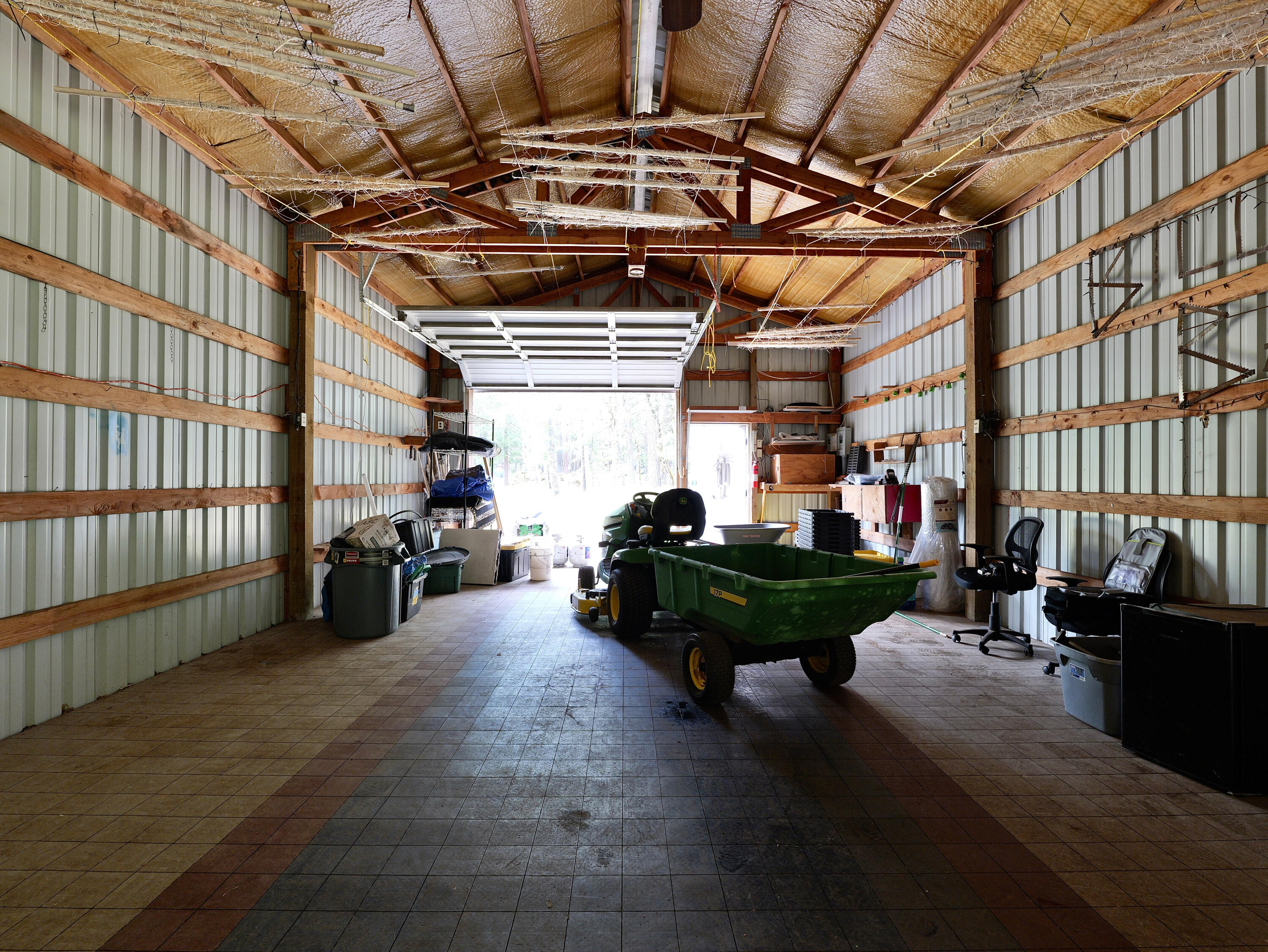 42256 Highway 62 Prospect, OR 97536 - Photo 19 of 48 a view of a garage
