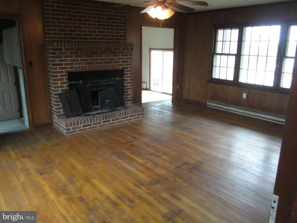 3655 Seippes Road Federalsburg, MD 21632 - Photo 7 of 11 Living Room