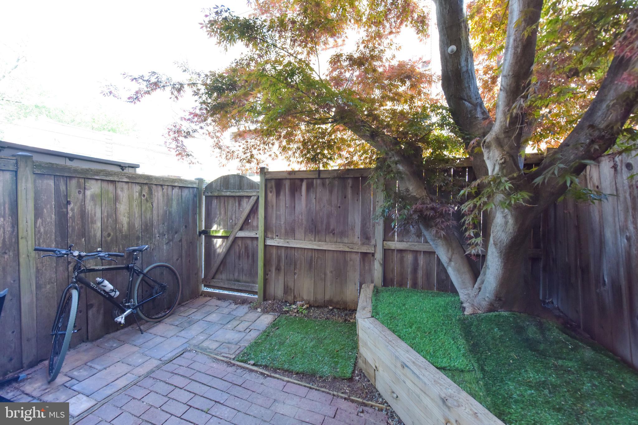 1119 Portner Road Alexandria, VA 22314 - Photo 2 of 33 Back patio