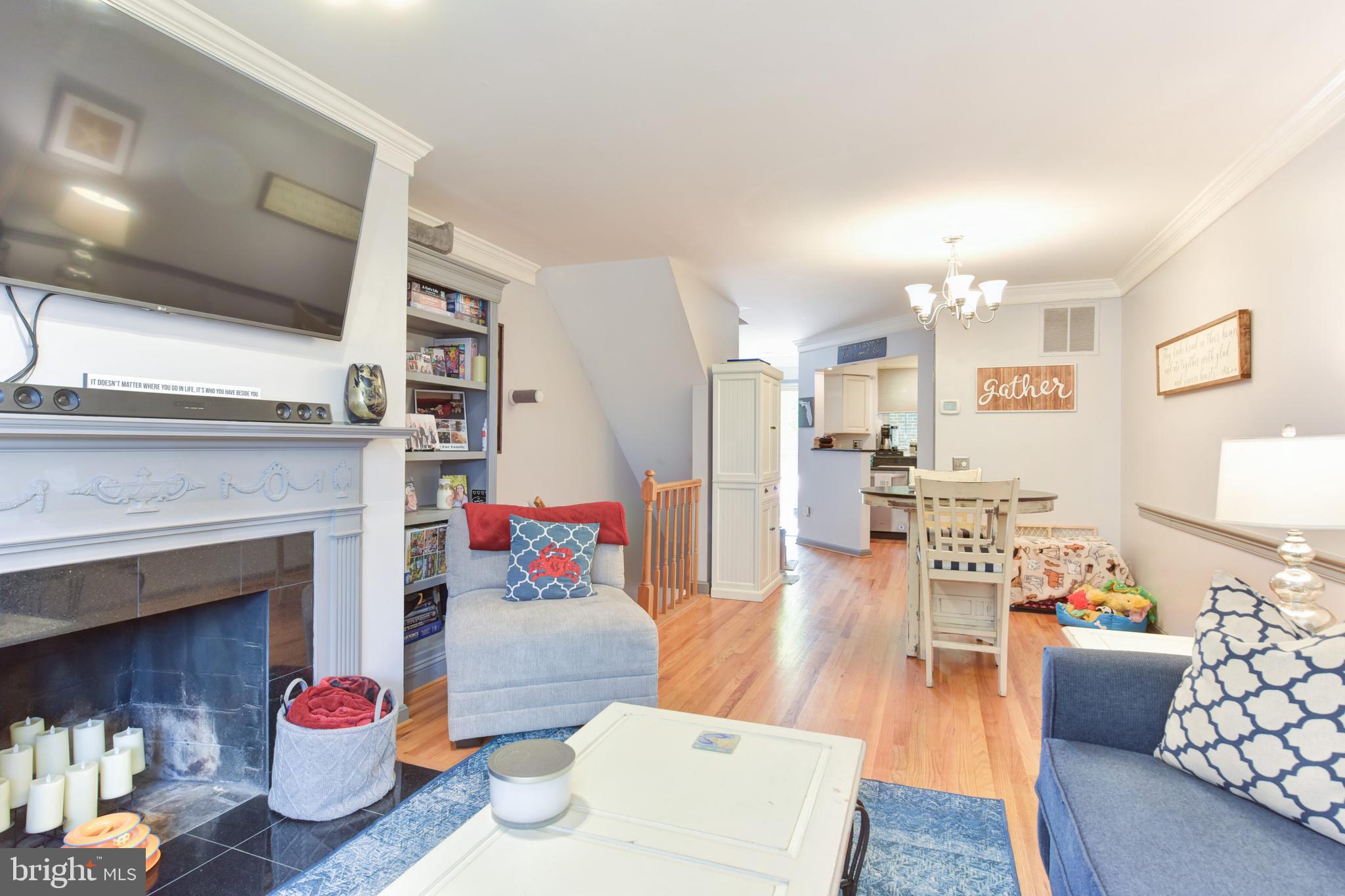 1119 Portner Road Alexandria, VA 22314 - Photo 11 of 33 Living room