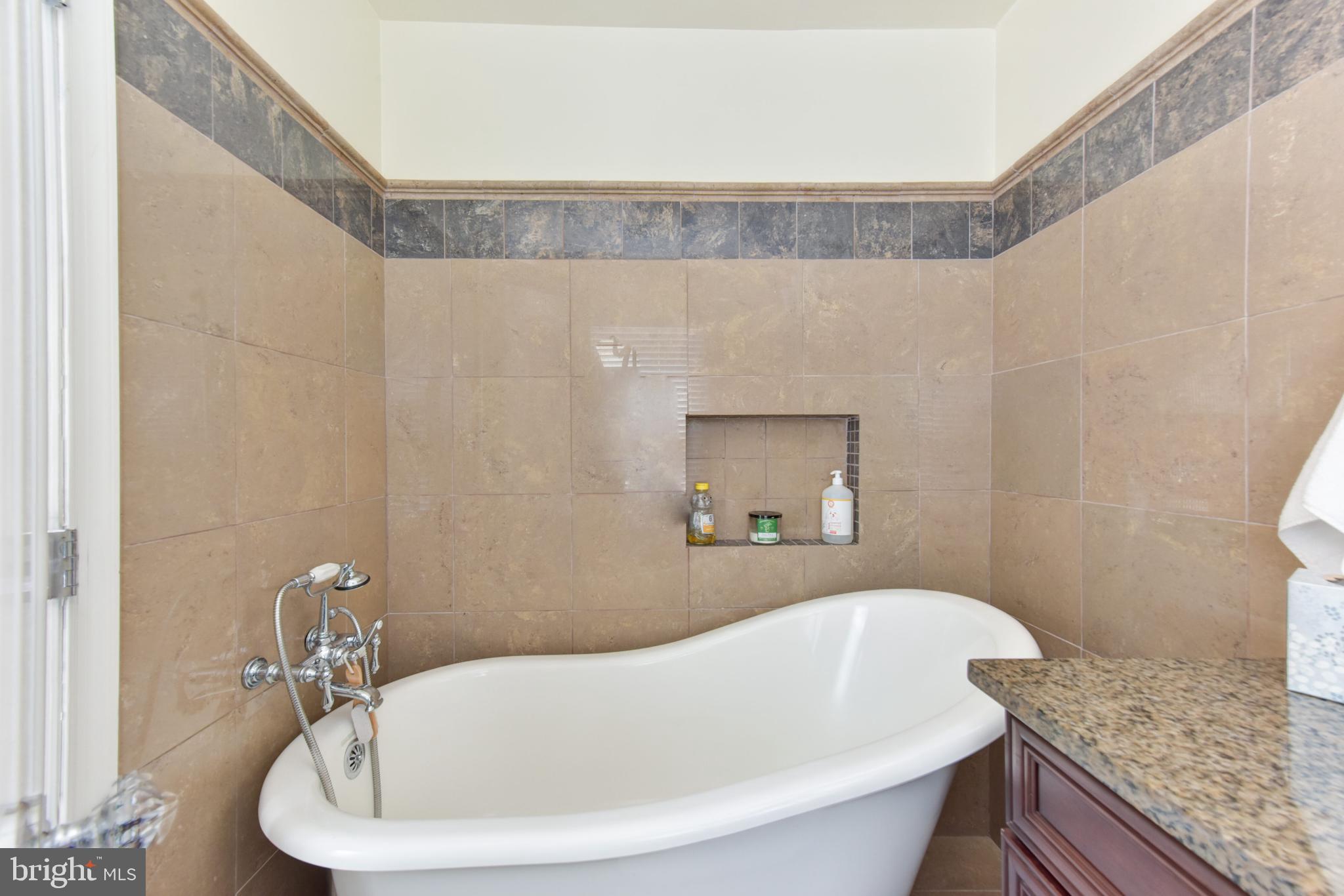 1119 Portner Road Alexandria, VA 22314 - Photo 16 of 33 2nd floor en suite