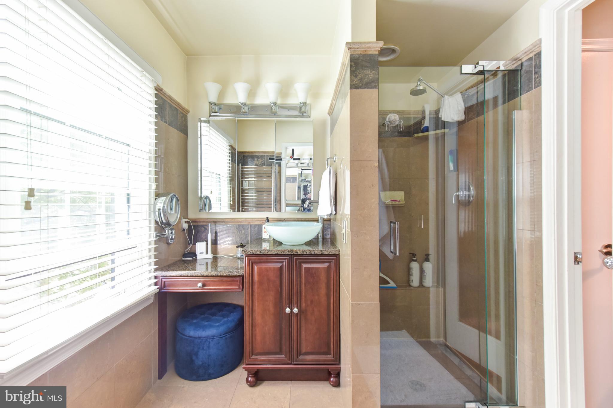1119 Portner Road Alexandria, VA 22314 - Photo 17 of 33 2nd floor en suite