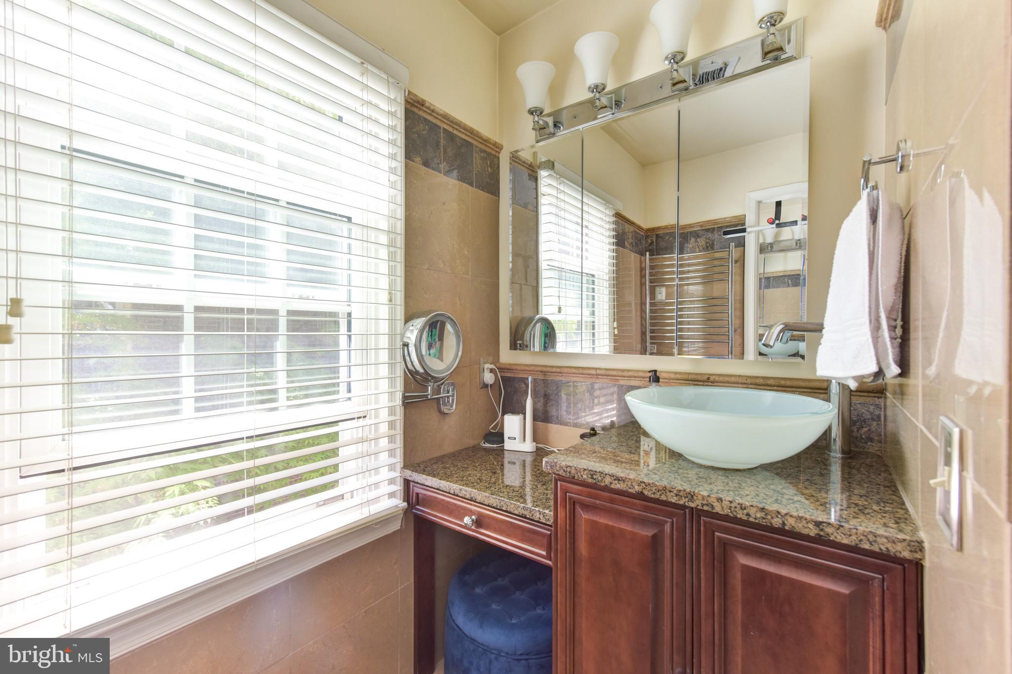 1119 Portner Road Alexandria, VA 22314 - Photo 18 of 33 2nd floor en suite