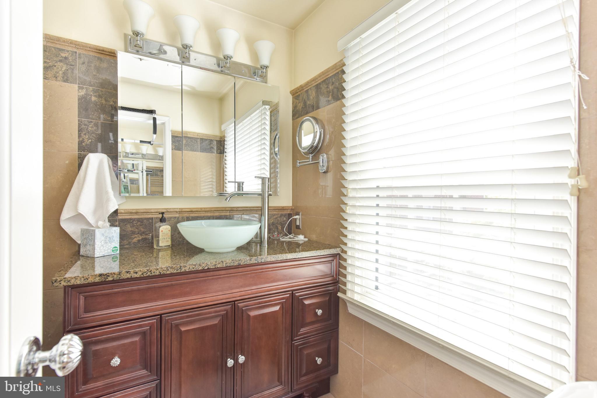 1119 Portner Road Alexandria, VA 22314 - Photo 19 of 33 2nd floor en suite