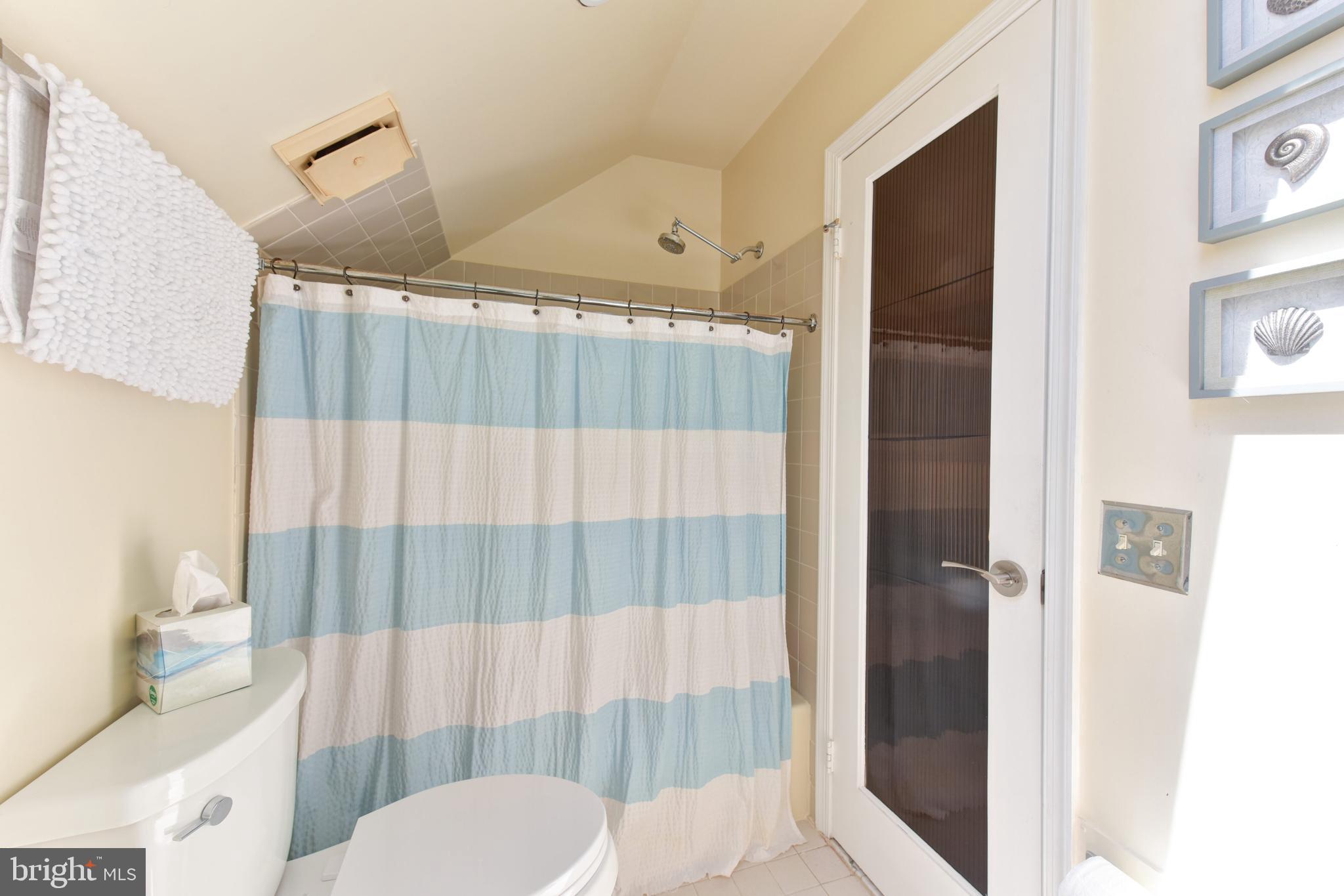 1119 Portner Road Alexandria, VA 22314 - Photo 22 of 33 3rd floor bath