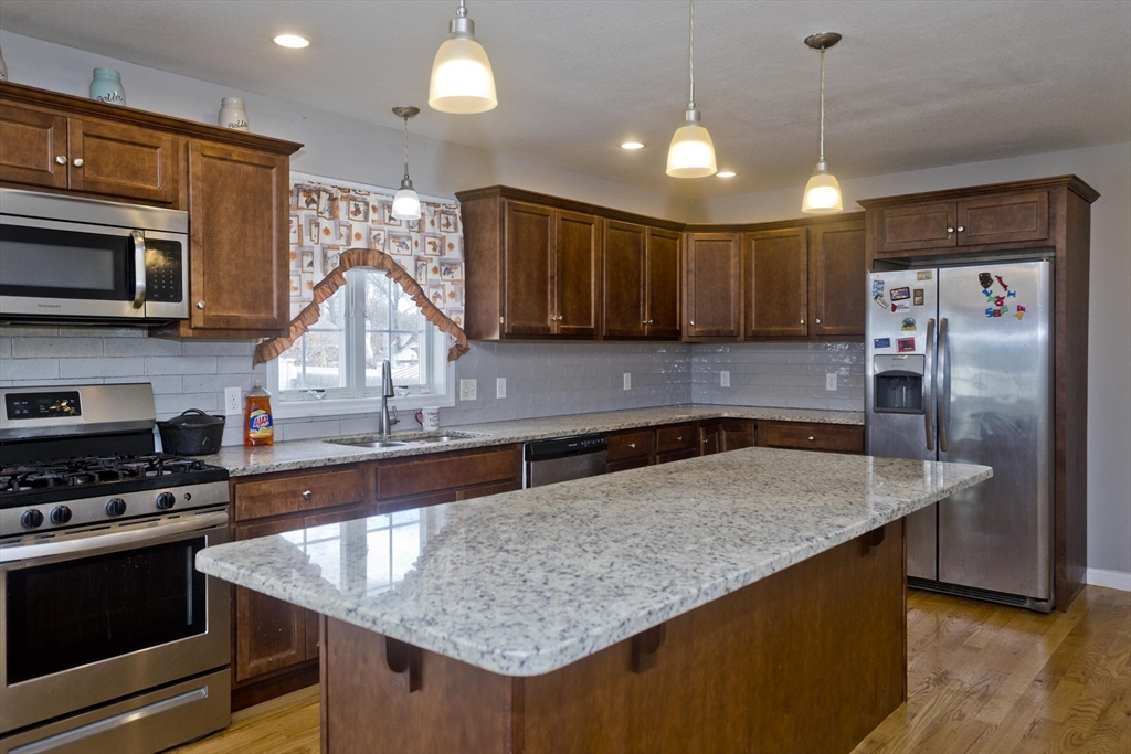 209 Morton Street Springfield, MA 01119 - Photo 6 of 27 Gallery Image 6
