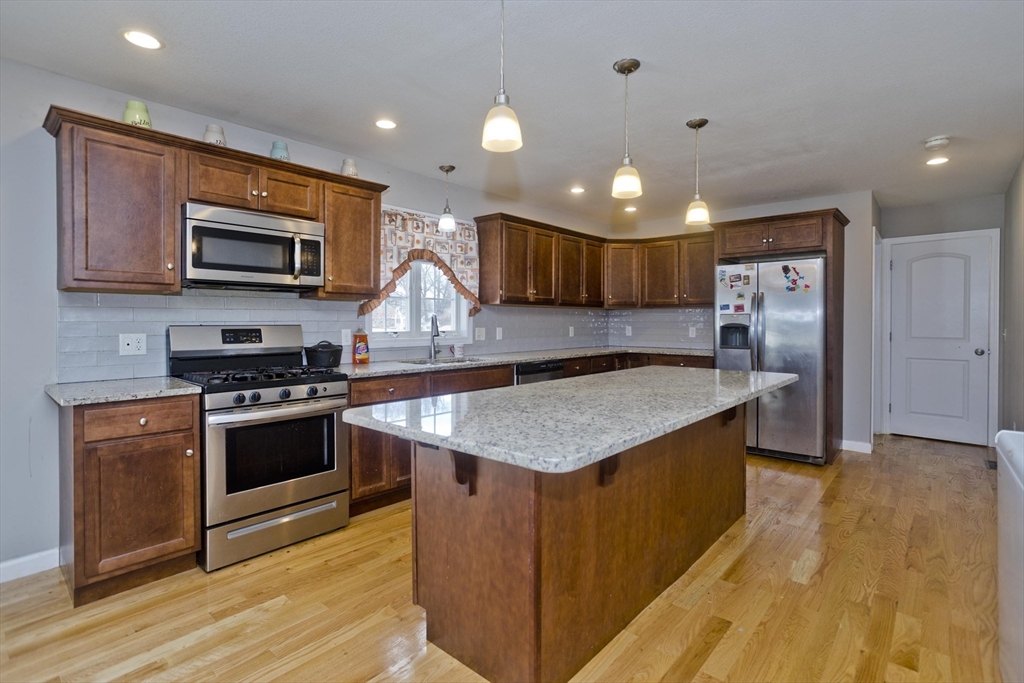 209 Morton Street Springfield, MA 01119 - Photo 7 of 27 Gallery Image 7