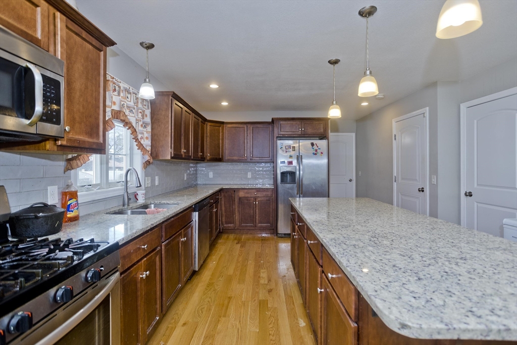 209 Morton Street Springfield, MA 01119 - Photo 8 of 27 Gallery Image 8