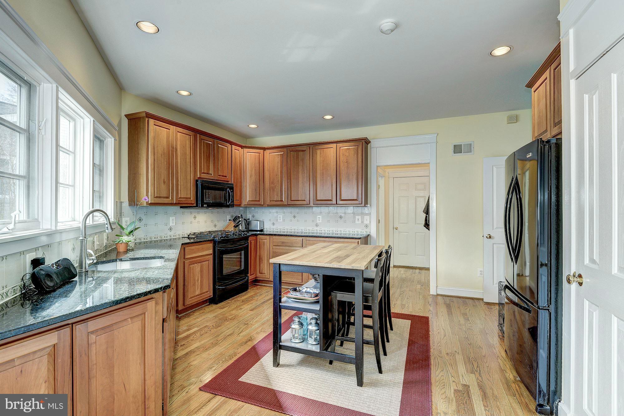 2645 Marcey Road Arlington, VA 22207 - Photo 11 of 30 Kitchen