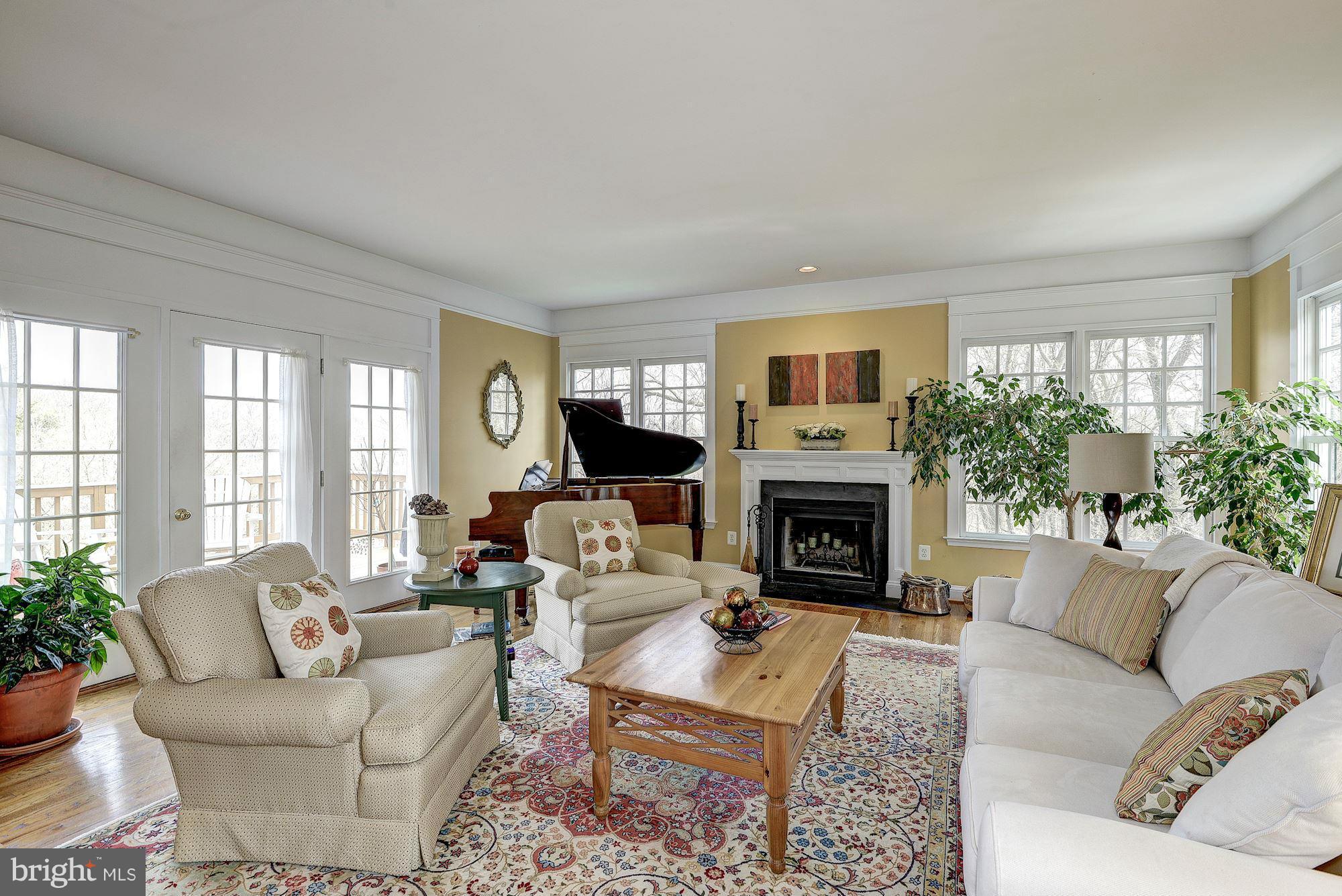 2645 Marcey Road Arlington, VA 22207 - Photo 5 of 30 Living Room