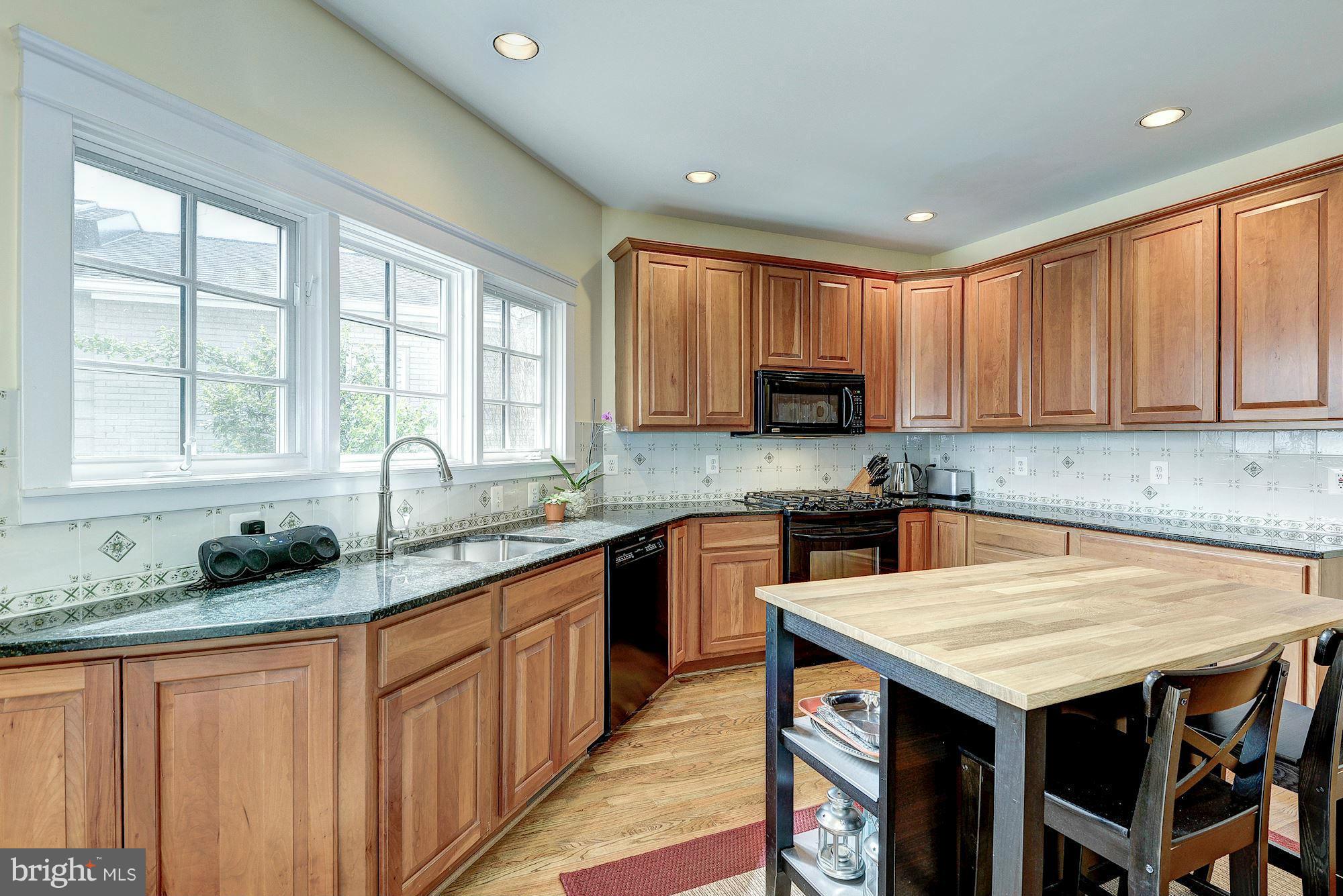 2645 Marcey Road Arlington, VA 22207 - Photo 10 of 30 Kitchen