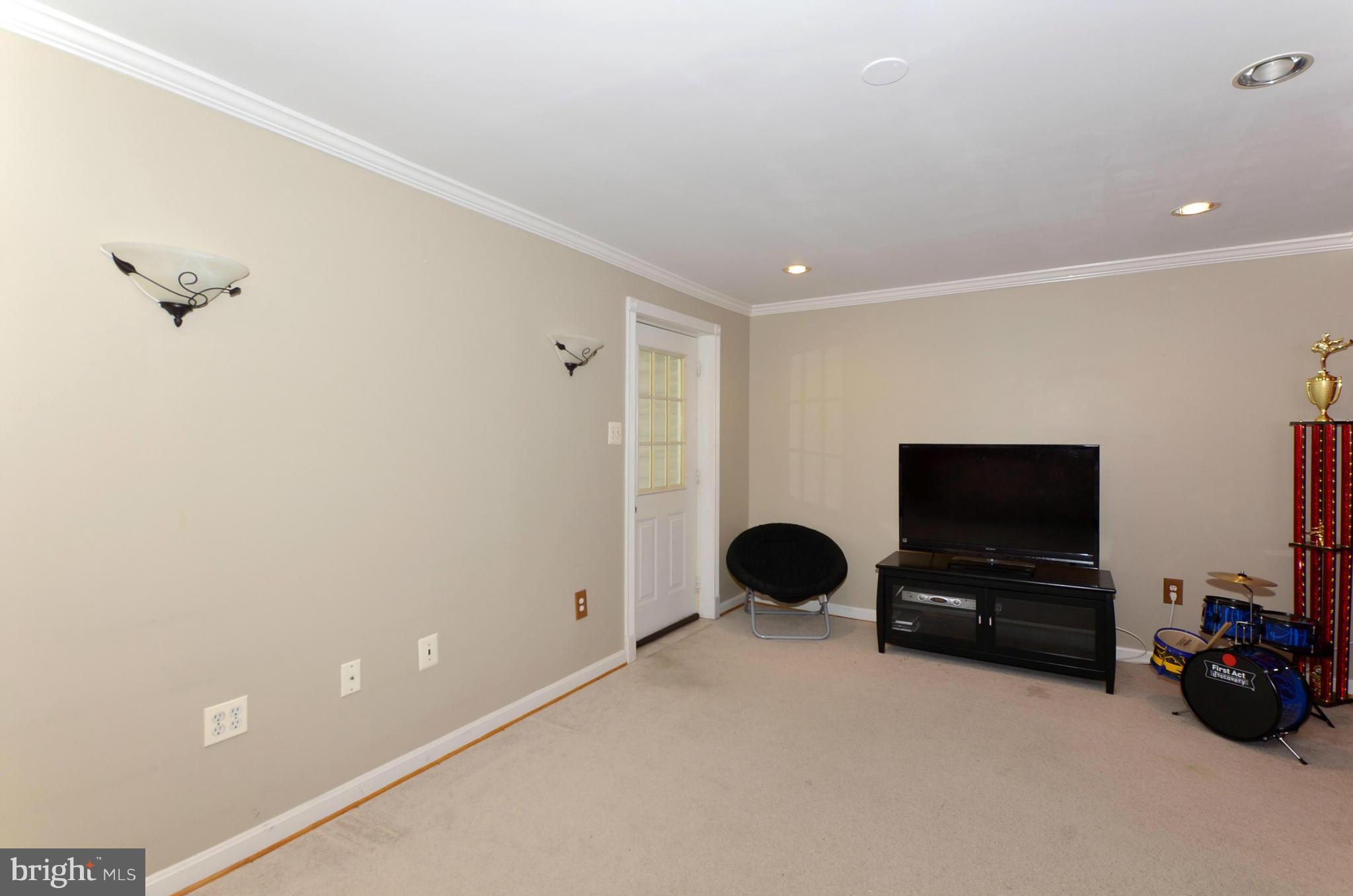 4462 Silver Teal Road Baltimore, MD 21236 - Photo 26 of 30 a view of a livingroom with entryway