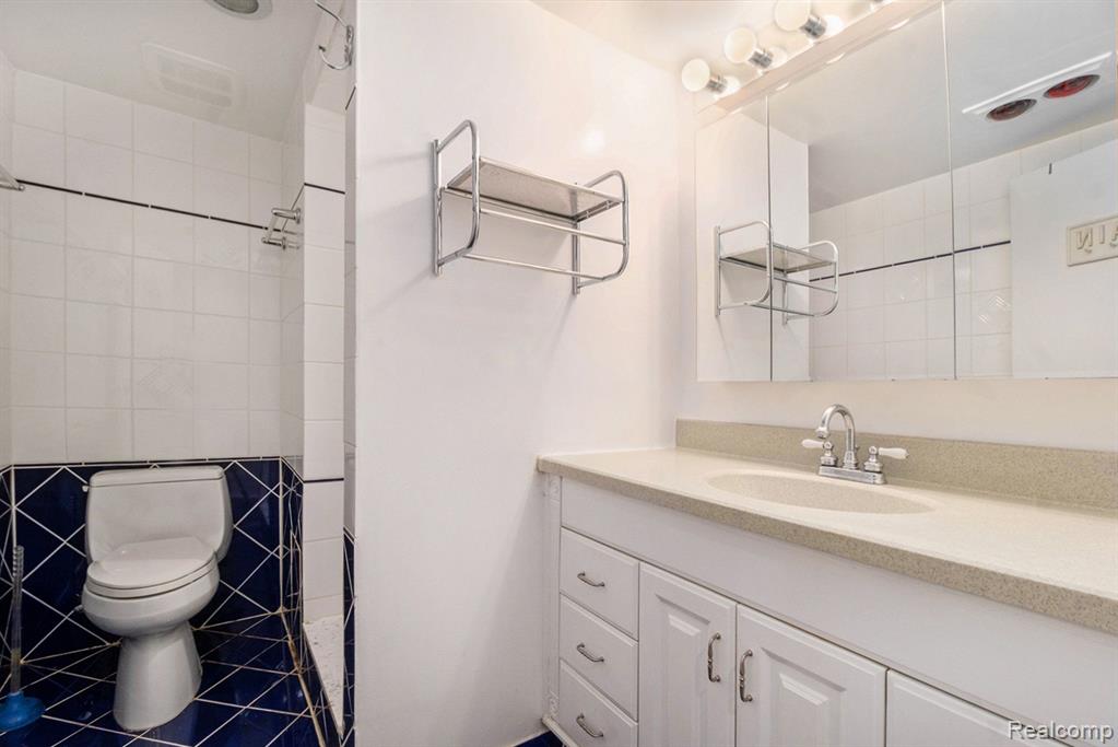 26032 Steele Road Farmington Hills, MI 48331 - Photo 26 of 38
