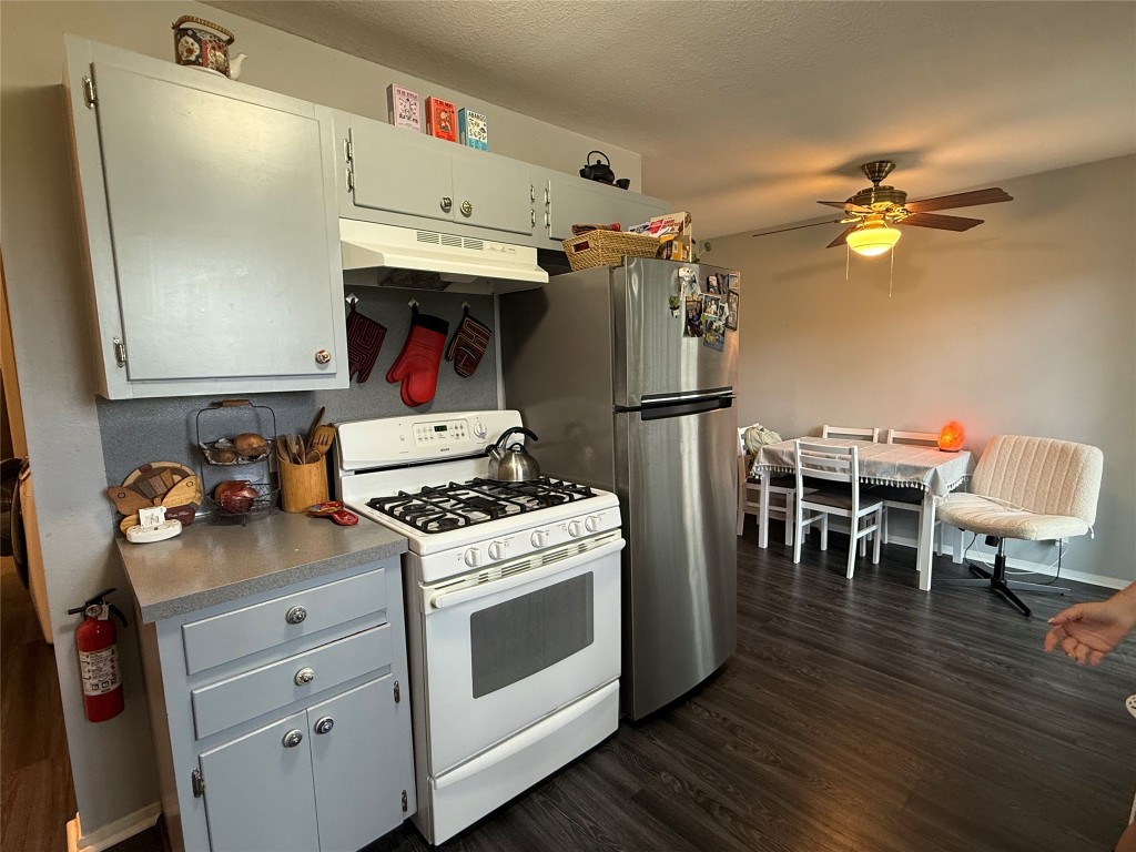 816 Ramble Lane, Unit B Austin, TX 78745 - Photo 11 of 27 a kitchen with a stove and a refrigerator