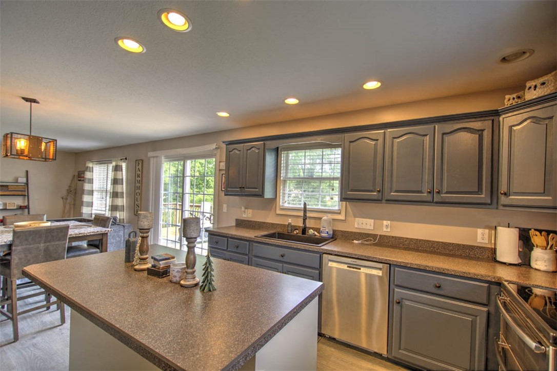420 Elm Street Mount Zion, IL 62549 - Photo 9 of 28